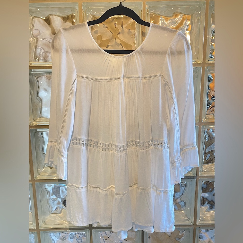 🤍 Doe and Rae - Boho eyelet swing top - women’s medium - super cute fun top 🖤